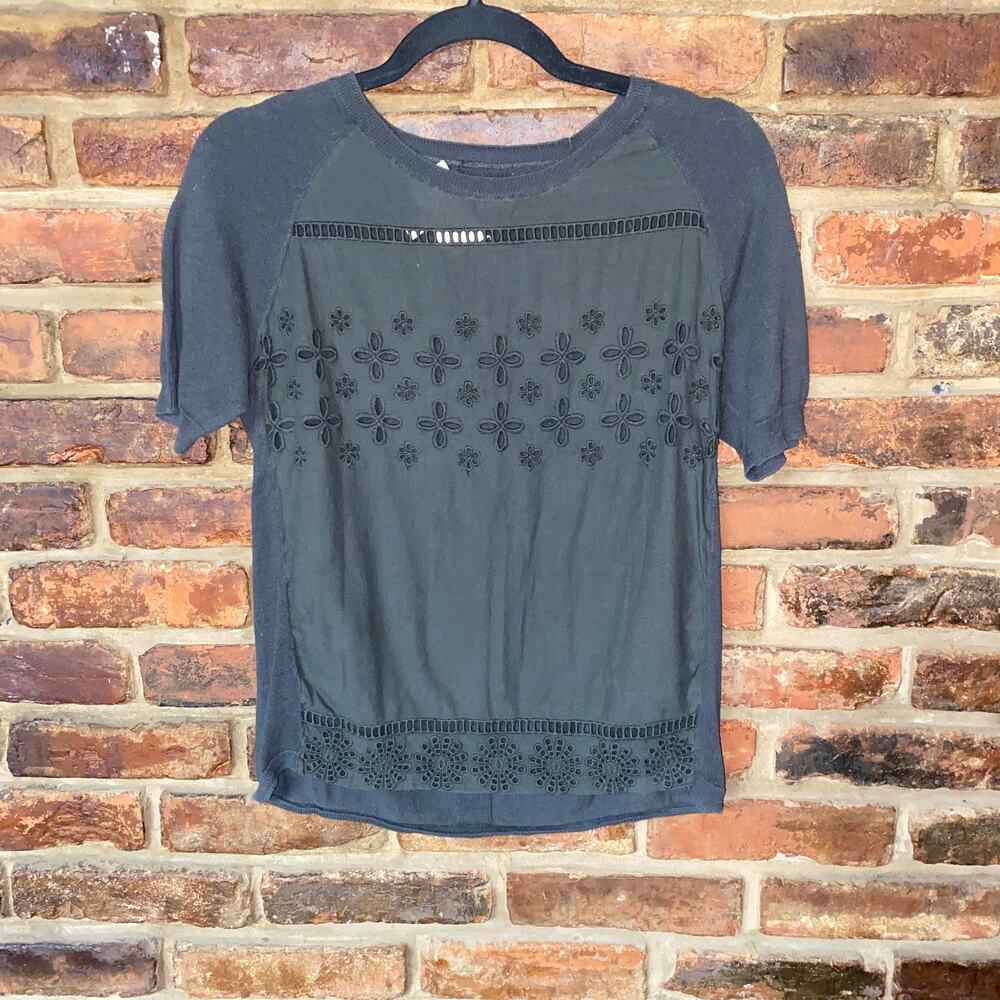 Kew 159 Gray Embroidered Short Sleeve Eyelet Lattice Top Women's Size Small